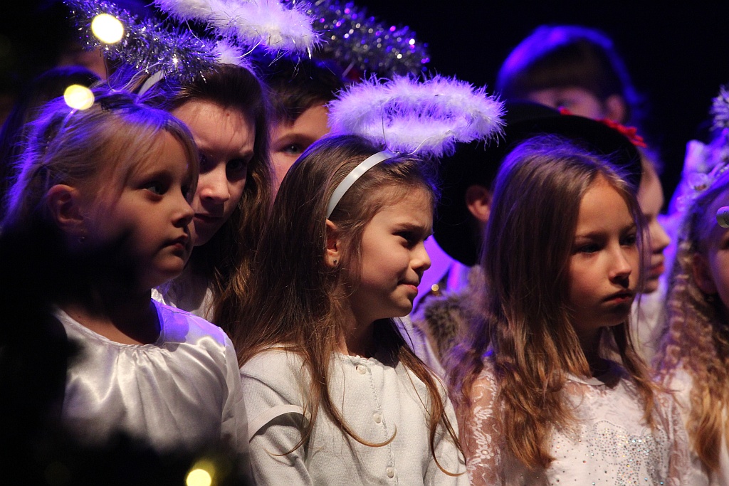 Muzykujące rodziny z Legnicy kolędowały  w Sali Maneżowej