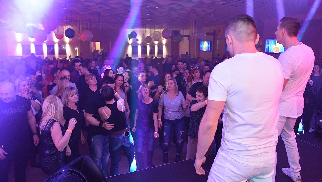 Koncert zespołu Avangrde na dyskotece w Sunny Club Music
