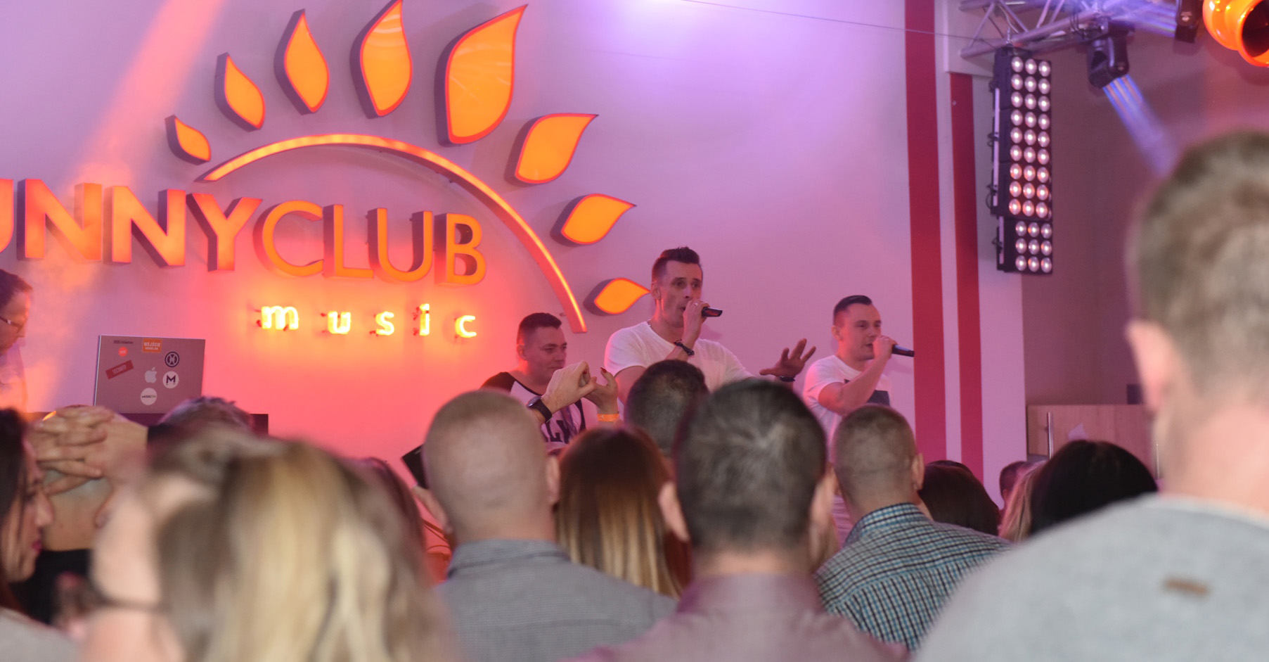 Koncert zespołu Avangrde na dyskotece w Sunny Club Music