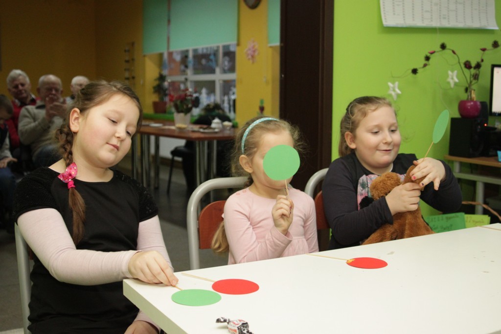Babcie i dziadkowie świętowali z wnukami w Golance Górnej