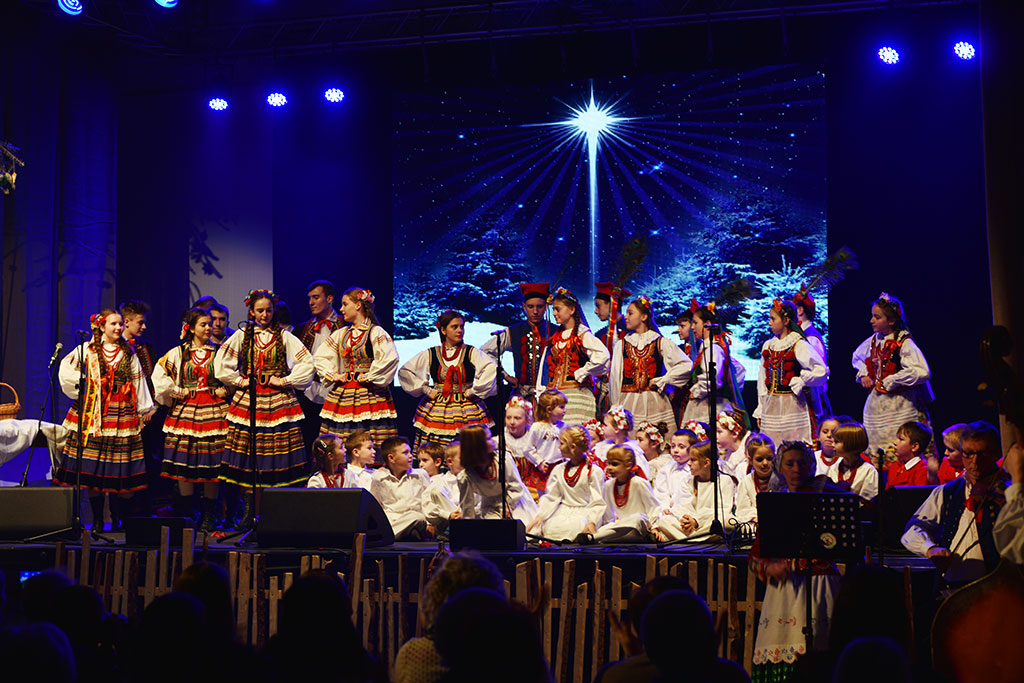 Śpiewana opowieść o choince w wykonaniu ZPiT „Legnica”