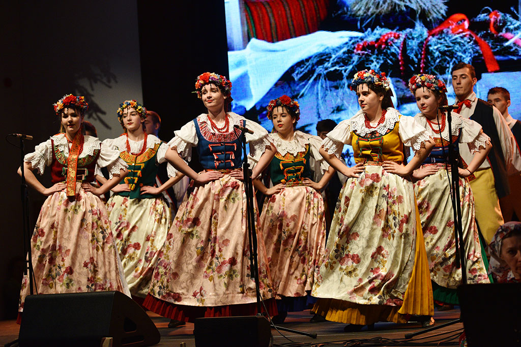 Śpiewana opowieść o choince w wykonaniu ZPiT „Legnica”
