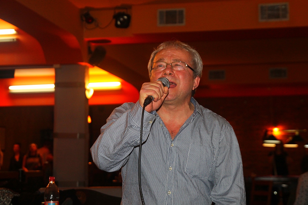 Zaśpiewali Charytatywne Karaoke dla Oli w Kręgielni Kometa