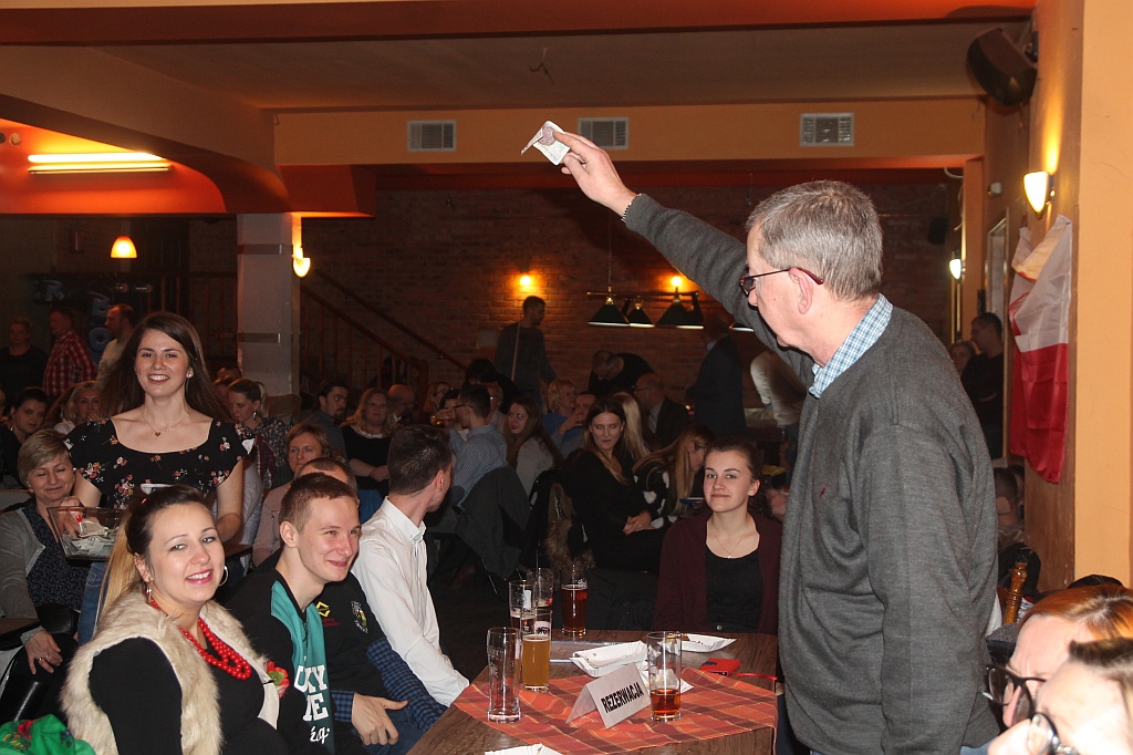 Zaśpiewali Charytatywne Karaoke dla Oli w Kręgielni Kometa
