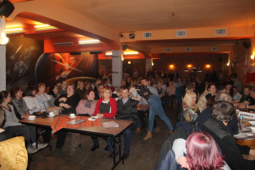 Zaśpiewali Charytatywne Karaoke dla Oli w Kręgielni Kometa