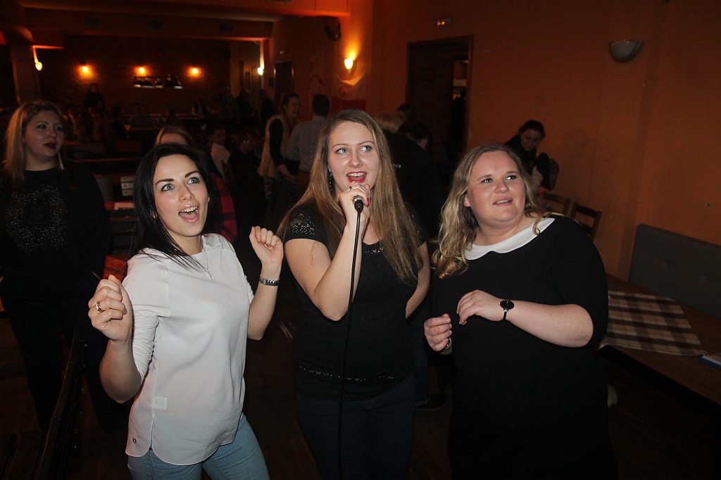 Zaśpiewali Charytatywne Karaoke dla Oli w Kręgielni Kometa