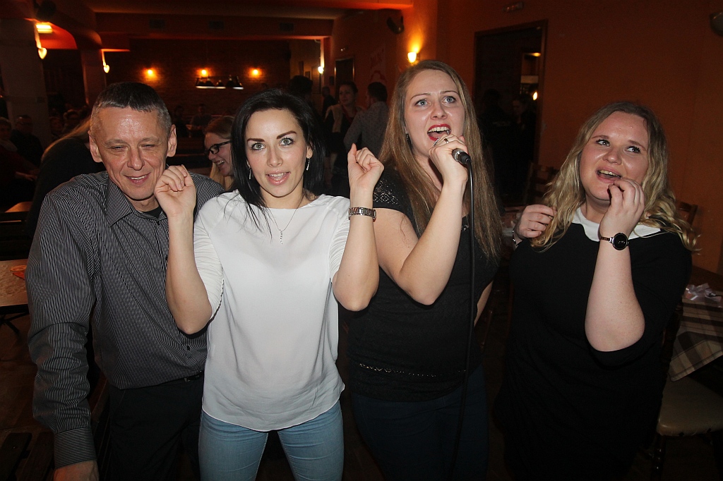 Zaśpiewali Charytatywne Karaoke dla Oli w Kręgielni Kometa