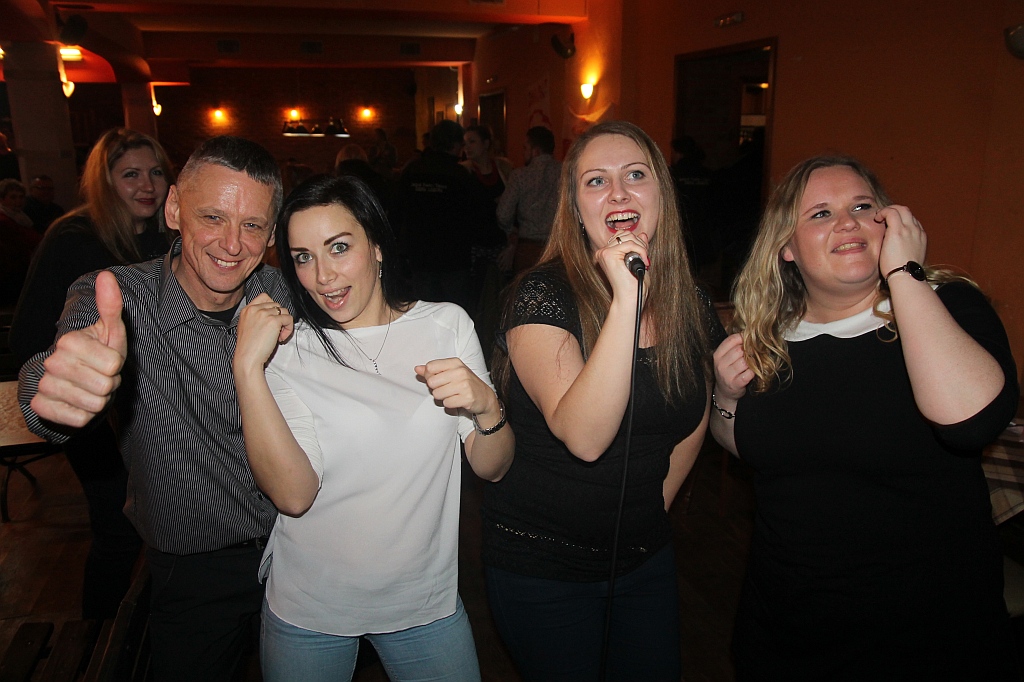 Zaśpiewali Charytatywne Karaoke dla Oli w Kręgielni Kometa