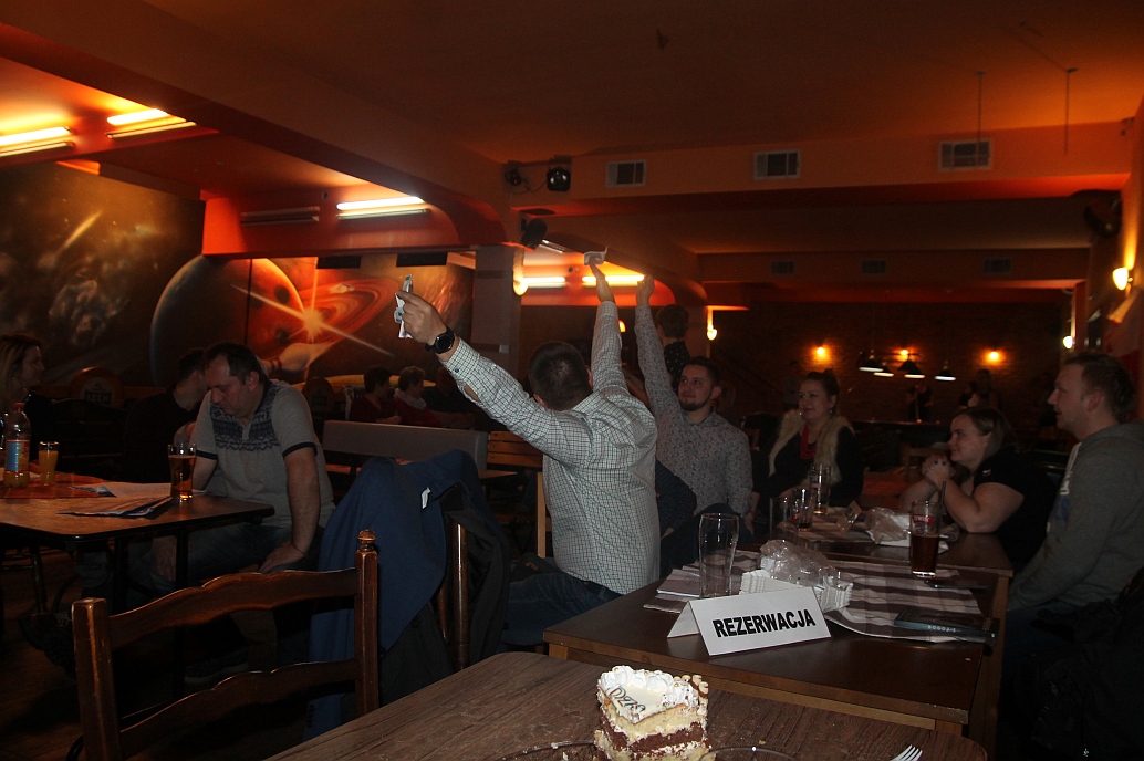 Zaśpiewali Charytatywne Karaoke dla Oli w Kręgielni Kometa
