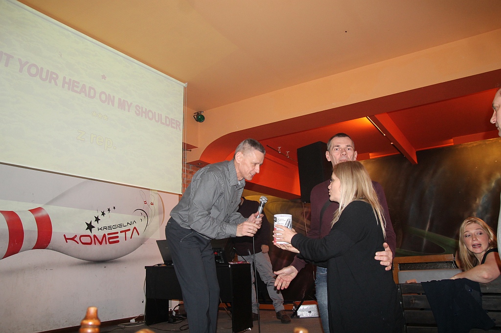 Zaśpiewali Charytatywne Karaoke dla Oli w Kręgielni Kometa