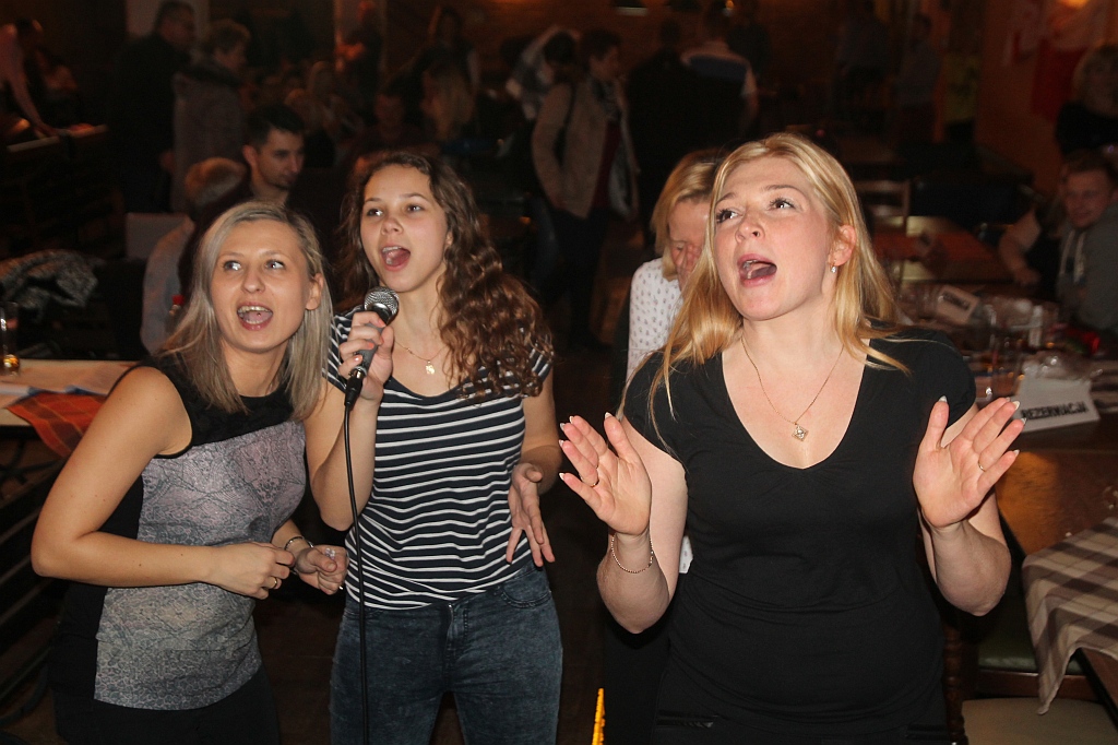 Zaśpiewali Charytatywne Karaoke dla Oli w Kręgielni Kometa