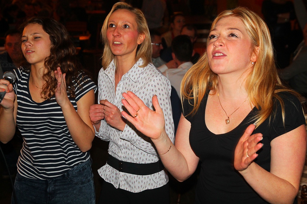 Zaśpiewali Charytatywne Karaoke dla Oli w Kręgielni Kometa