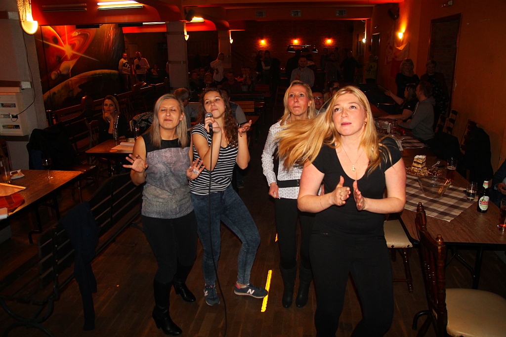 Zaśpiewali Charytatywne Karaoke dla Oli w Kręgielni Kometa