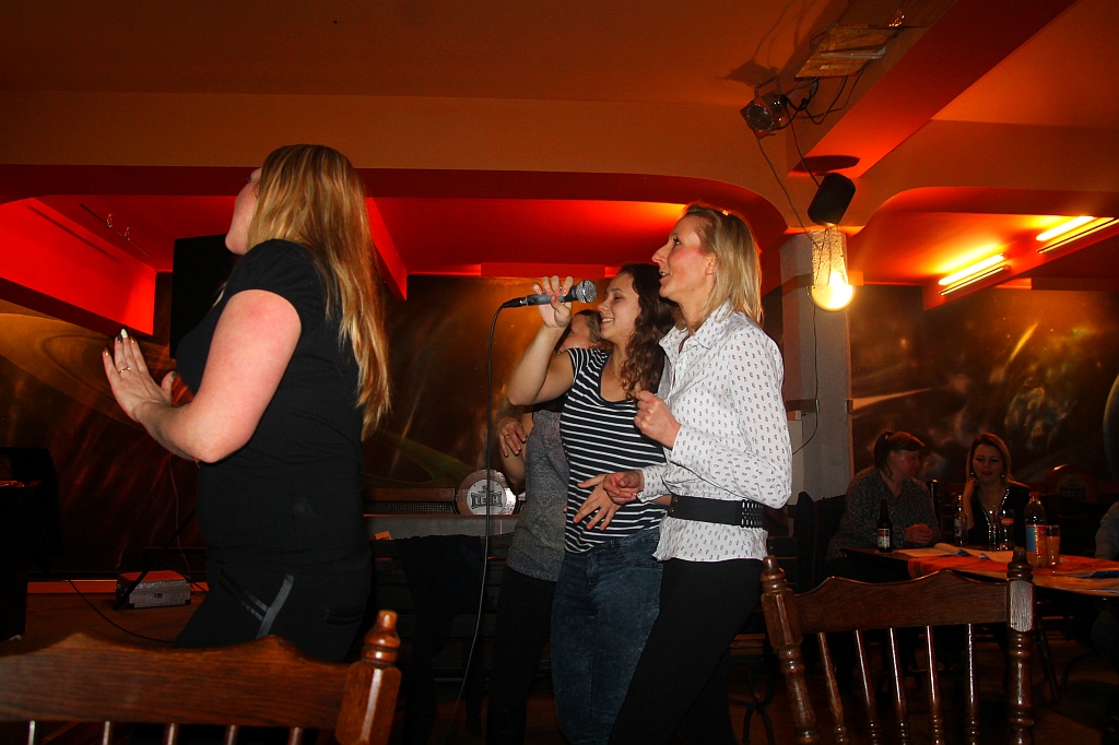 Zaśpiewali Charytatywne Karaoke dla Oli w Kręgielni Kometa