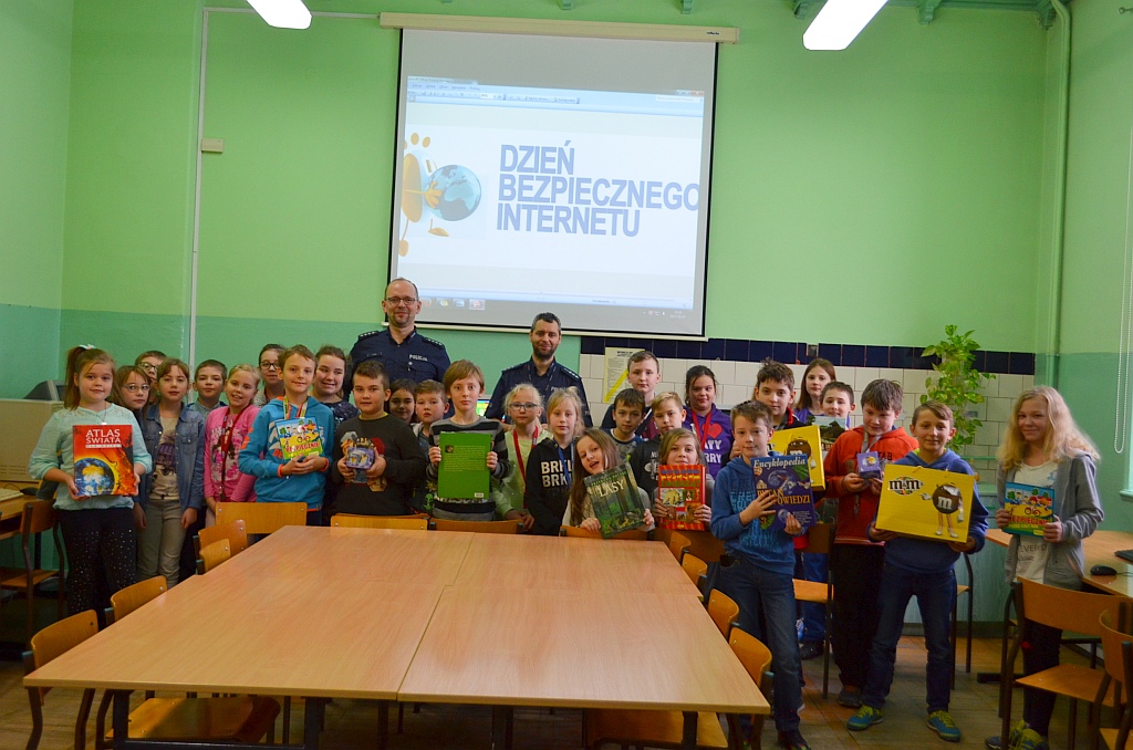 Legniccy policjanci o finale konkursu pn. „Bezpieczny internet„