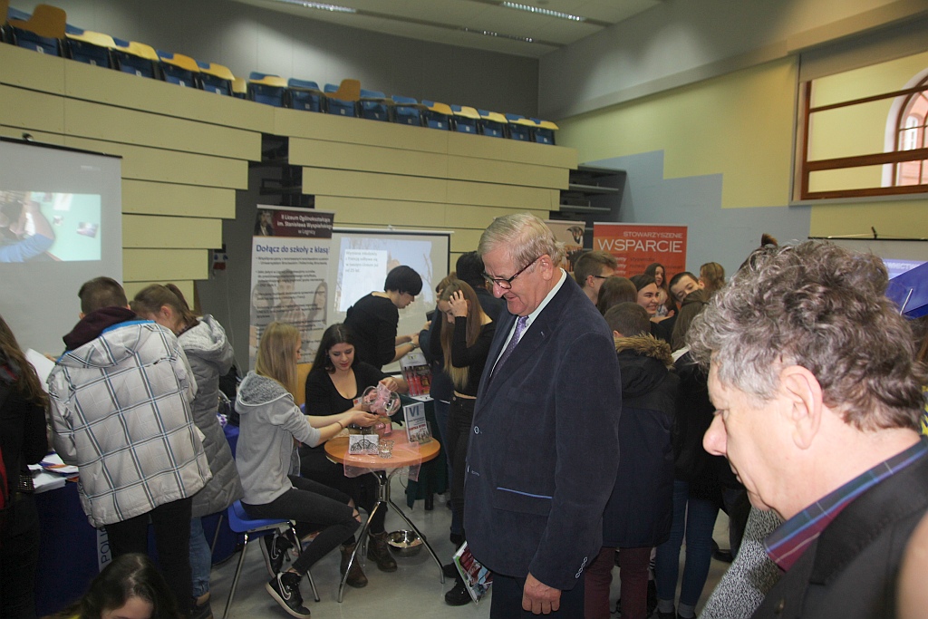 Tłumy uczniów na Legnickich Prezentacjach Edukacyjnych
