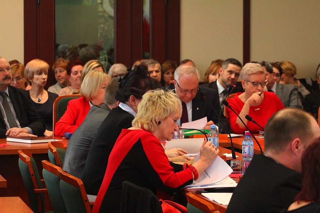 Rada miejska głosowała nad przyszłością legnickiej oświaty