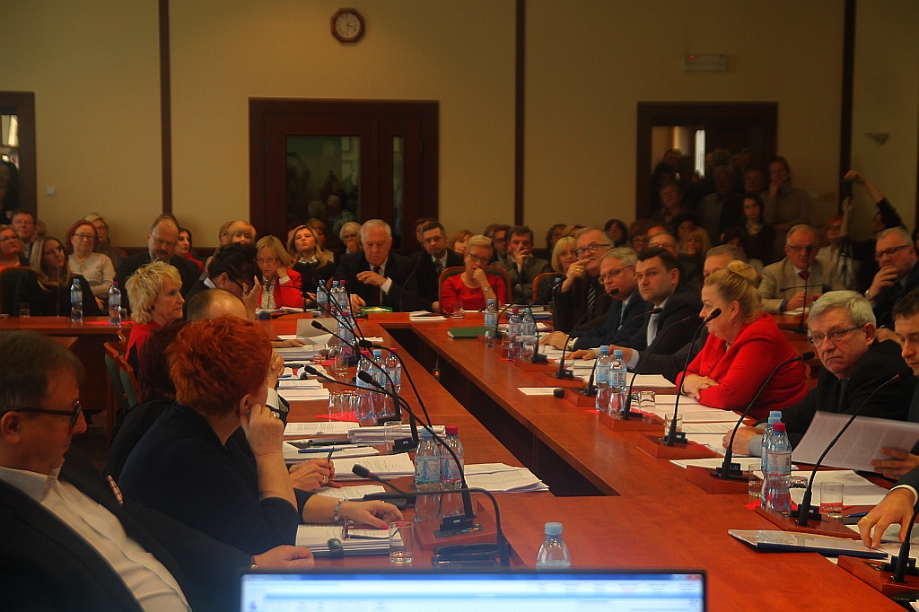 Rada miejska głosowała nad przyszłością legnickiej oświaty