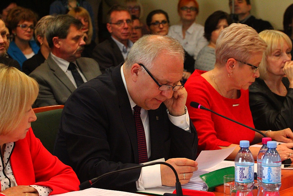 Rada miejska głosowała nad przyszłością legnickiej oświaty