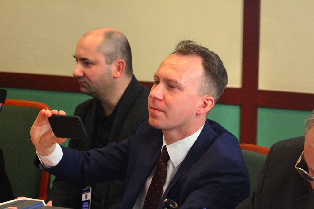 Rada miejska głosowała nad przyszłością legnickiej oświaty