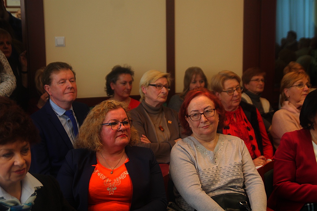 Rada miejska głosowała nad przyszłością legnickiej oświaty