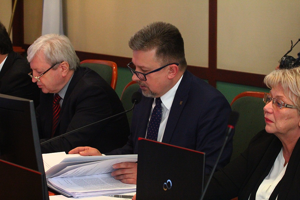 Rada miejska głosowała nad przyszłością legnickiej oświaty