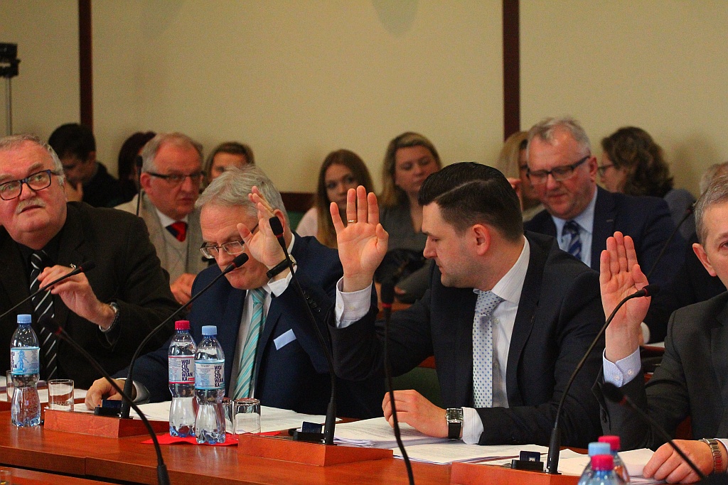 Rada miejska głosowała nad przyszłością legnickiej oświaty