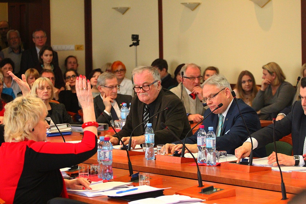Rada miejska głosowała nad przyszłością legnickiej oświaty
