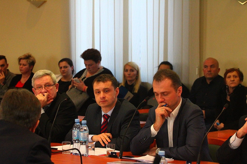 Rada miejska głosowała nad przyszłością legnickiej oświaty