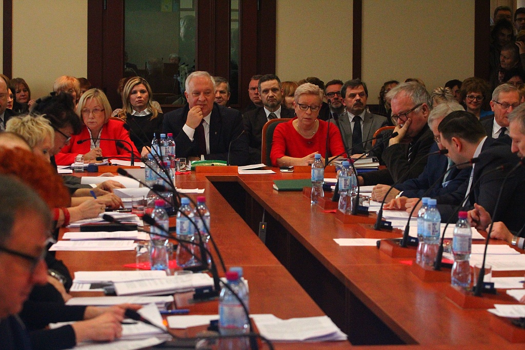 Rada miejska głosowała nad przyszłością legnickiej oświaty