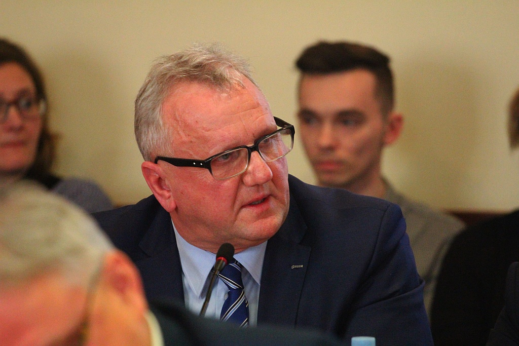 Rada miejska głosowała nad przyszłością legnickiej oświaty