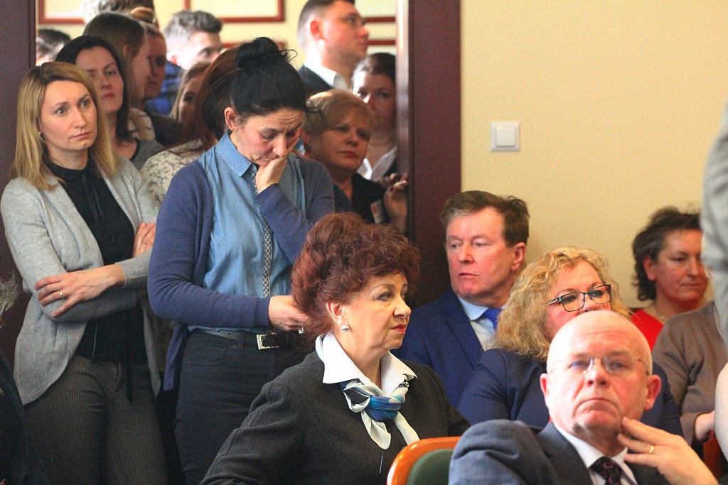 Rada miejska głosowała nad przyszłością legnickiej oświaty