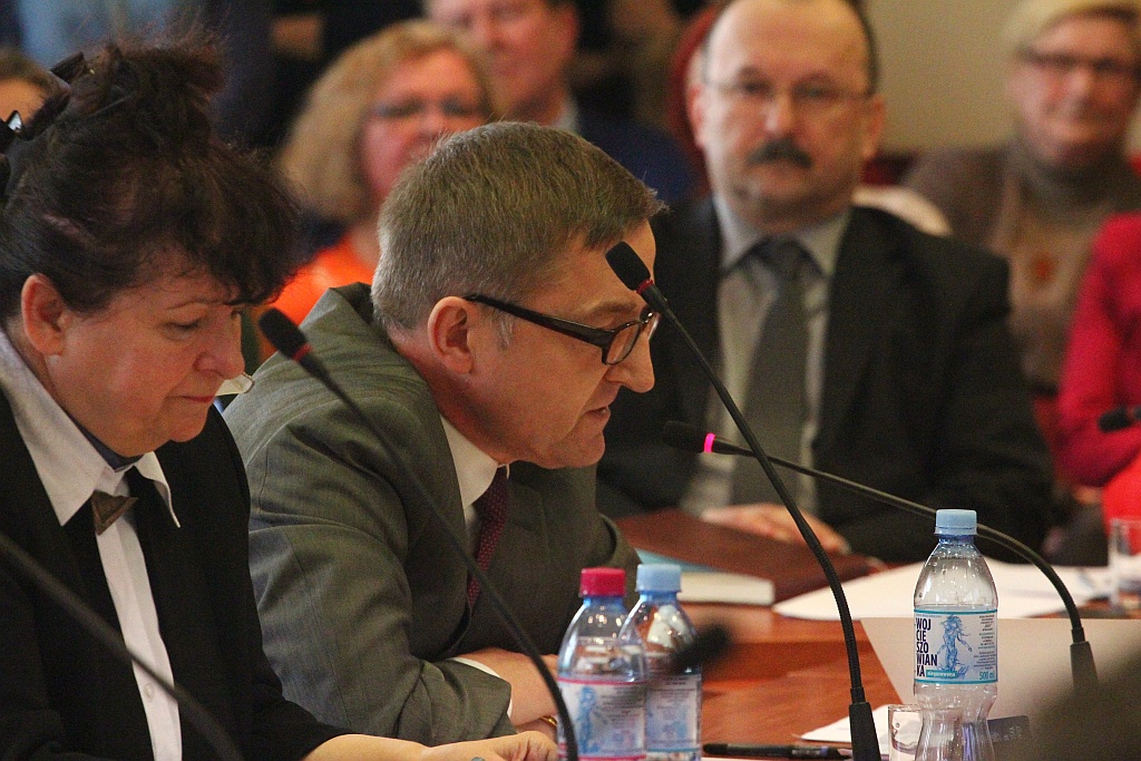 Rada miejska głosowała nad przyszłością legnickiej oświaty