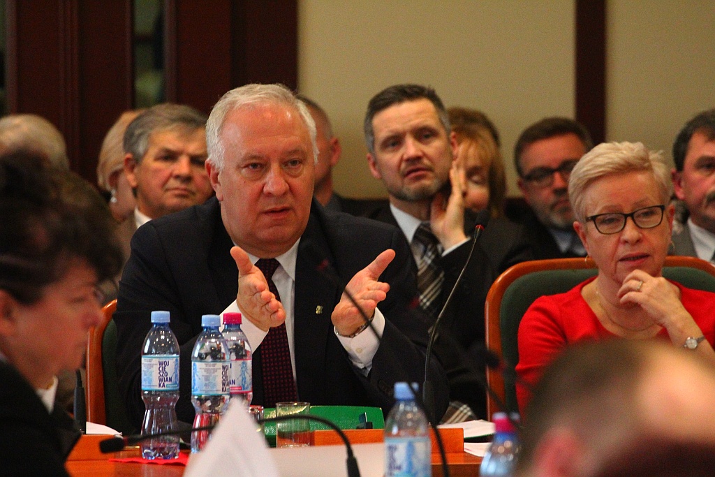 Rada miejska głosowała nad przyszłością legnickiej oświaty