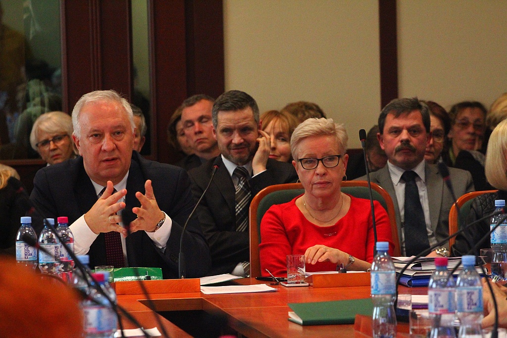 Rada miejska głosowała nad przyszłością legnickiej oświaty