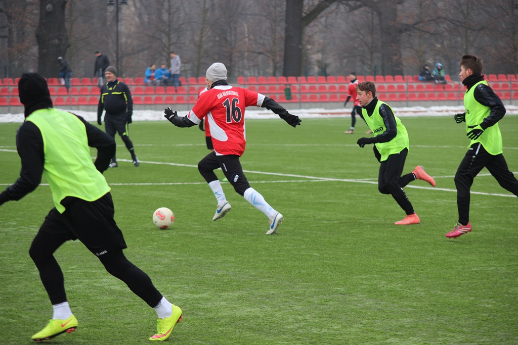 Piłkarskie sparingi: Ikar lepszy od juniorów Polkowic