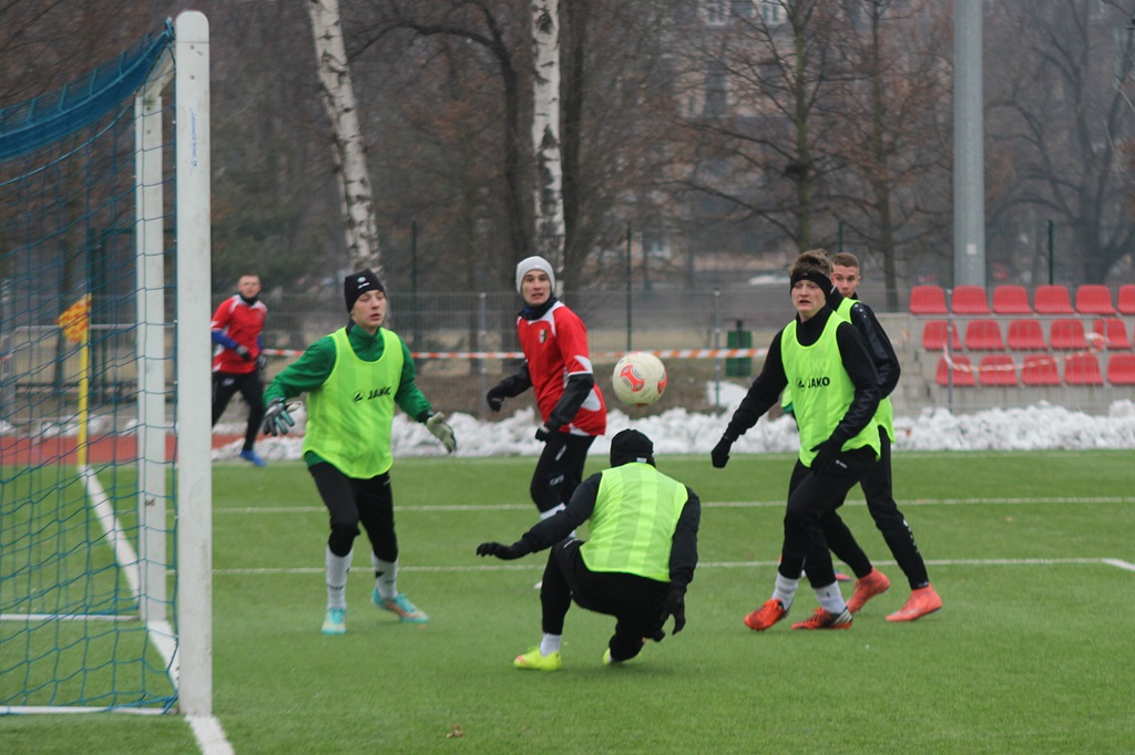 Piłkarskie sparingi: Ikar lepszy od juniorów Polkowic
