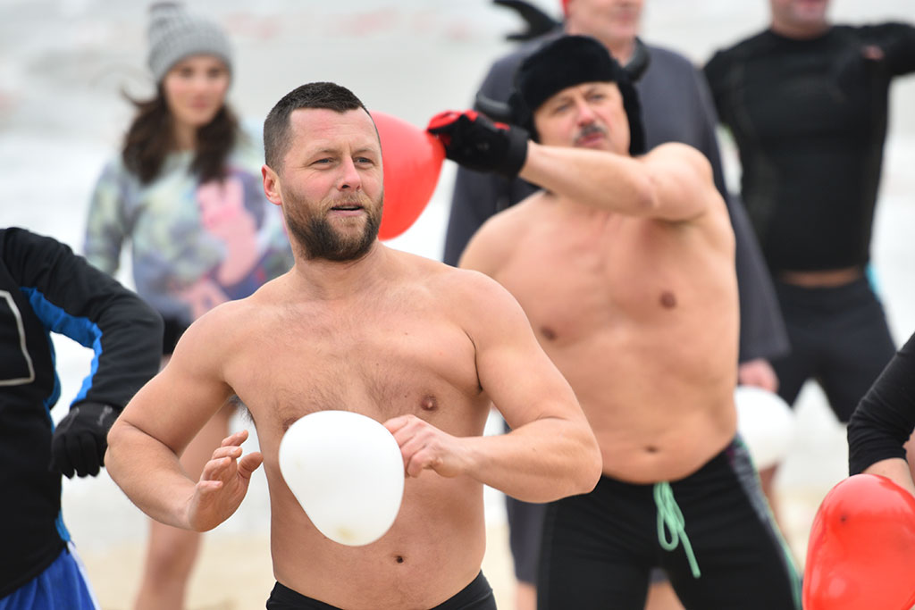 Walentynkowe zumba party i kąpiel legnickich morsów