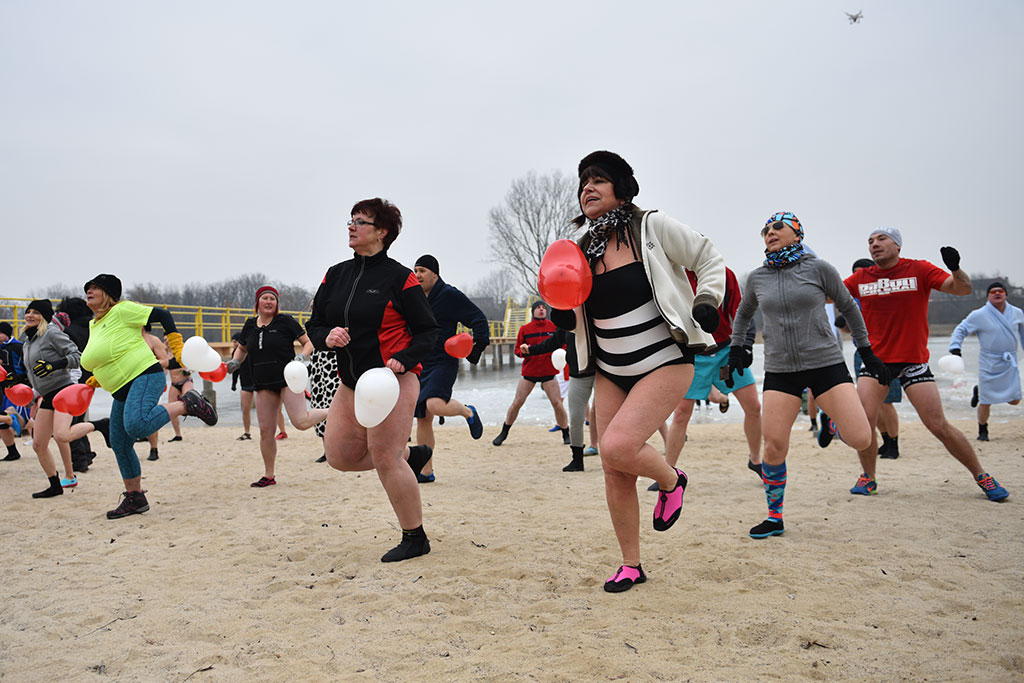 Walentynkowe zumba party i kąpiel legnickich morsów