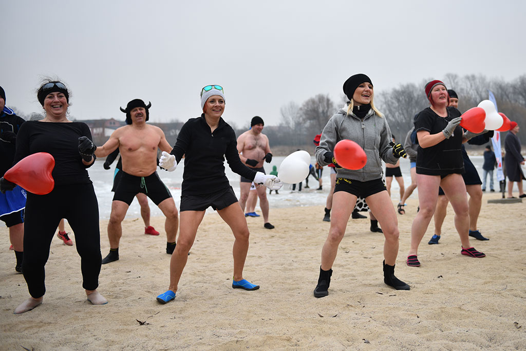 Walentynkowe zumba party i kąpiel legnickich morsów