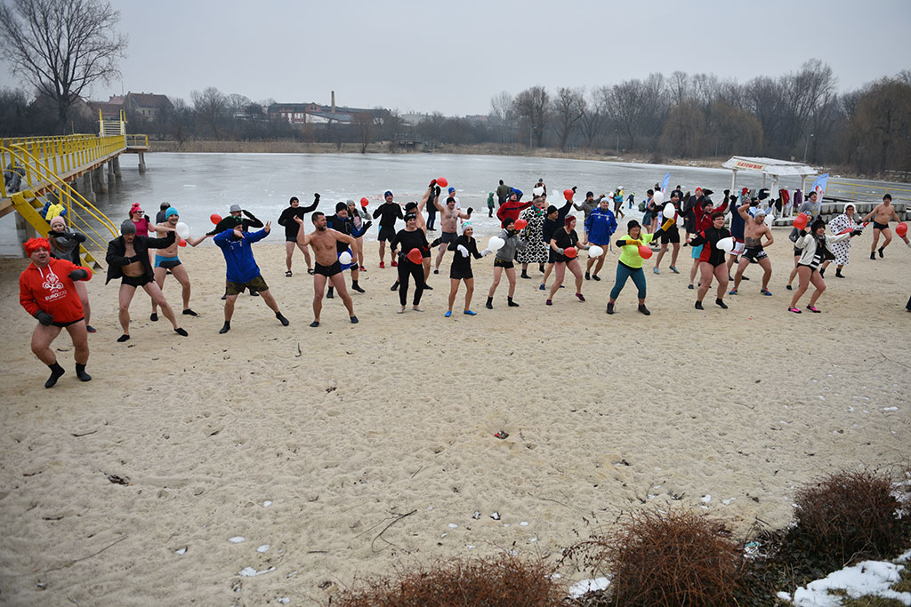 Walentynkowe zumba party i kąpiel legnickich morsów