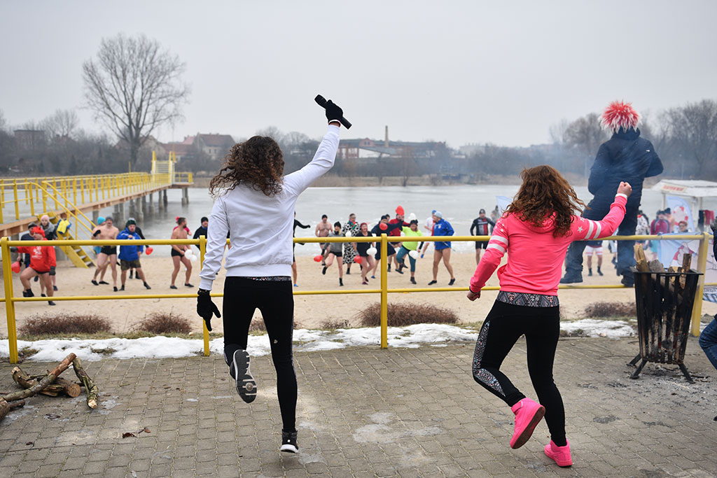 Walentynkowe zumba party i kąpiel legnickich morsów