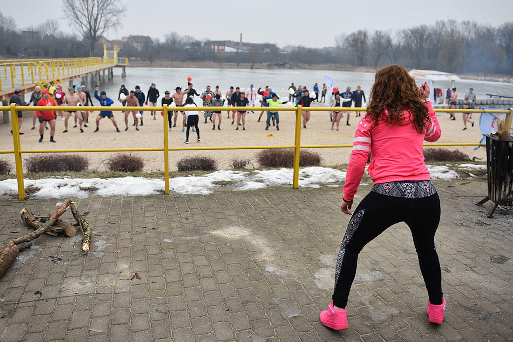Walentynkowe zumba party i kąpiel legnickich morsów