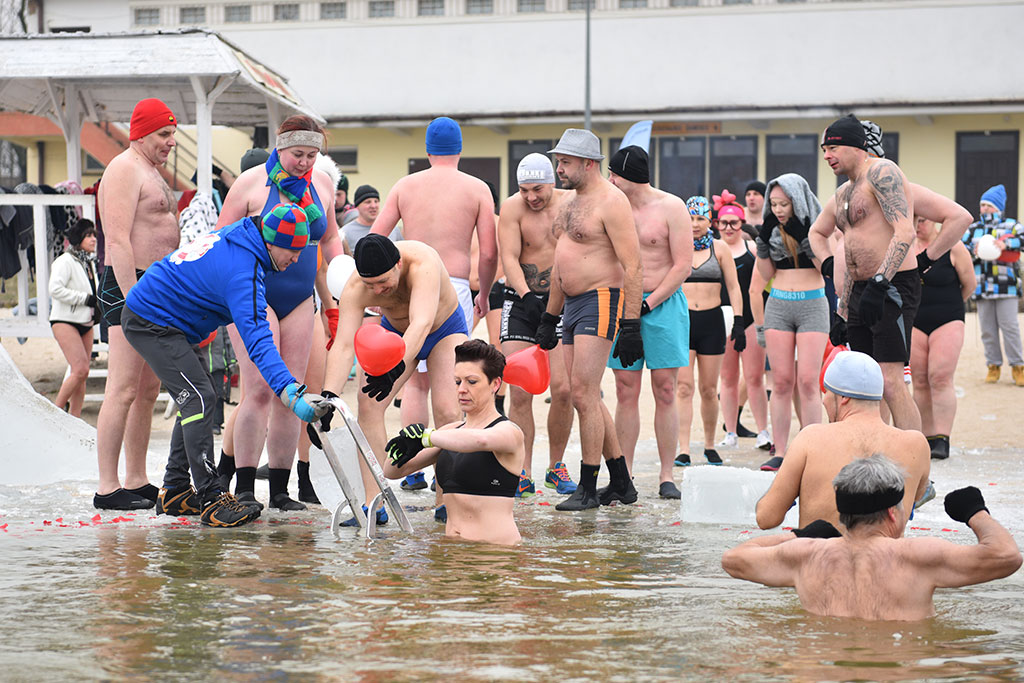 Walentynkowe zumba party i kąpiel legnickich morsów