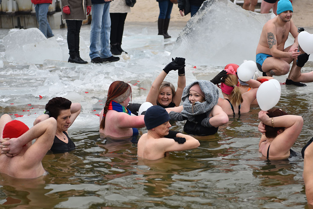 Walentynkowe zumba party i kąpiel legnickich morsów