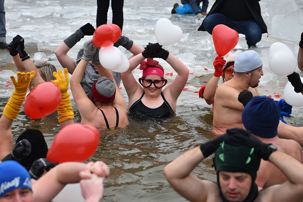 Walentynkowe zumba party i kąpiel legnickich morsów