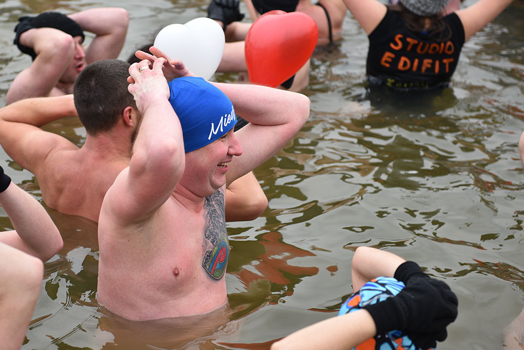 Walentynkowe zumba party i kąpiel legnickich morsów