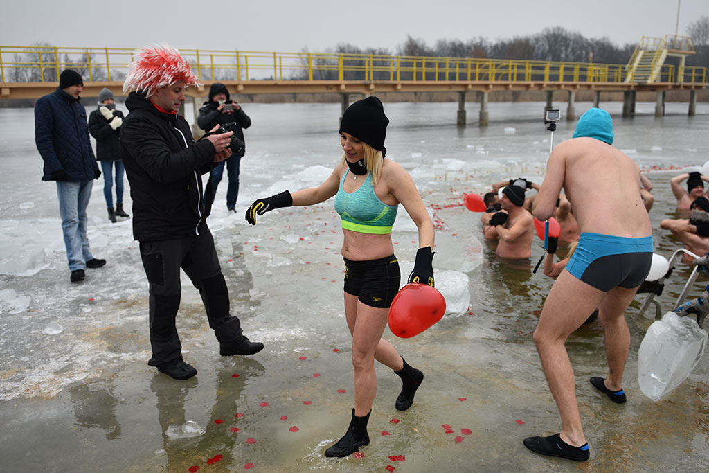 Walentynkowe zumba party i kąpiel legnickich morsów