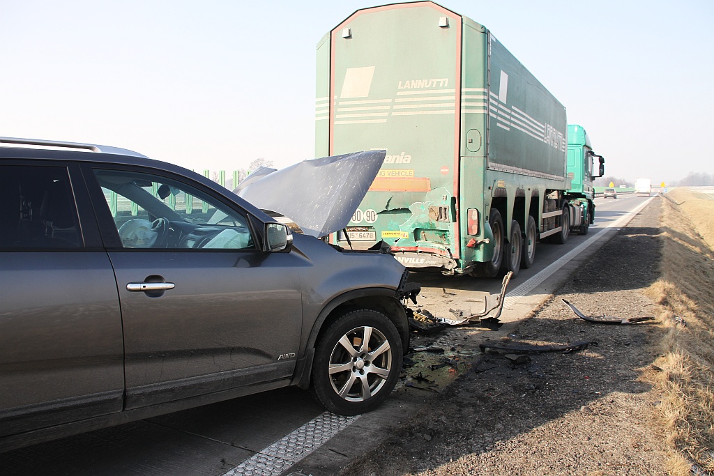 Jedna osoba trafiła do szpitala w wyniku wypadku na A4