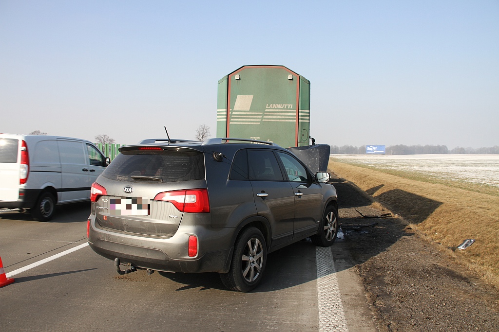 Jedna osoba trafiła do szpitala w wyniku wypadku na A4